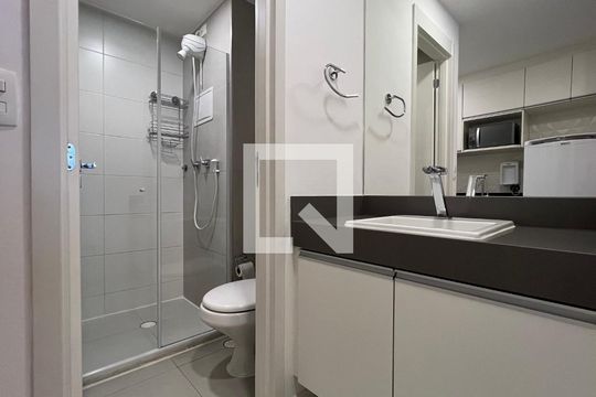 Banheiro de kitnet/studio à venda com 1 quarto, 25m² em Cerqueira César, São Paulo