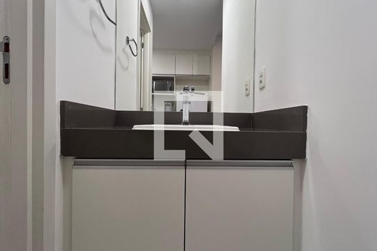 Banheiro de kitnet/studio à venda com 1 quarto, 25m² em Cerqueira César, São Paulo