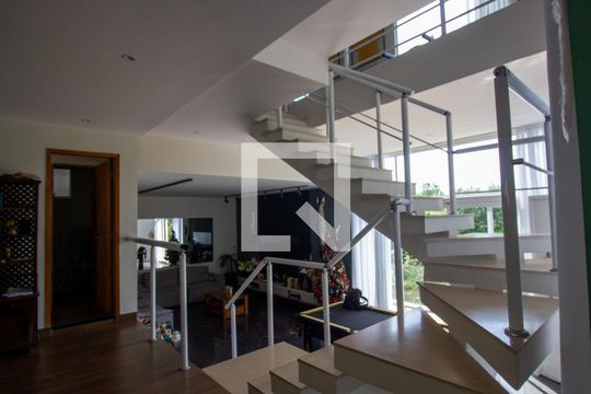 Sala de casa de condomínio para alugar com 5 quartos, 350m² em Vargem Grande, Rio de Janeiro