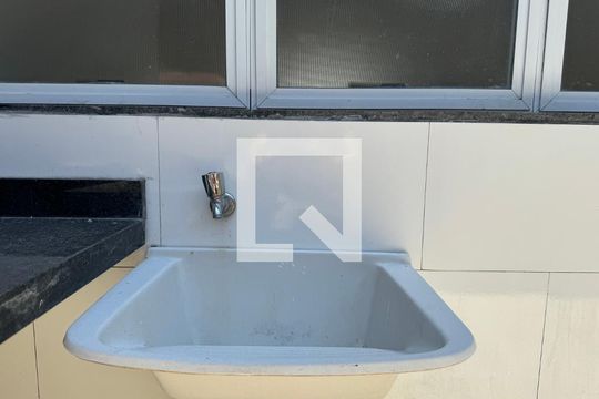 Área externa (Gourmet e Serviço) de casa de condomínio à venda com 3 quartos, 88m² em Vargem Pequena, Rio de Janeiro