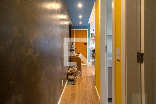 corredor para os cômodos_2 de apartamento para alugar com 2 quartos, 49m² em Vila Moinho Velho, São Paulo