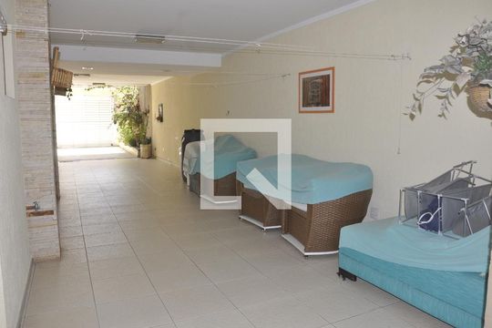 Garagem de casa à venda com 3 quartos, 250m² em Parque Monteiro Soares, São Paulo