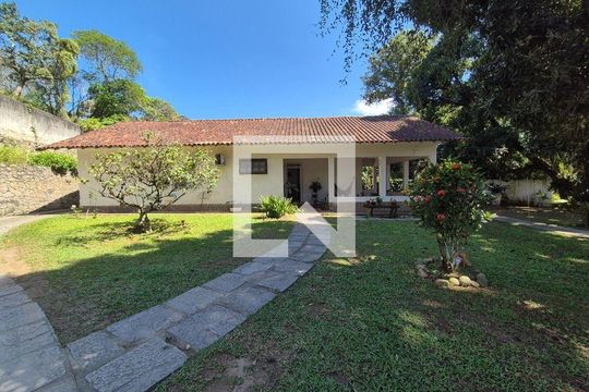 Casa à venda com 4 quartos, 200m² em Itaipu, Niterói