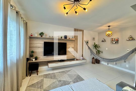 Sala de casa de condomínio para alugar com 3 quartos, 138m² em Vargem Grande, Rio de Janeiro