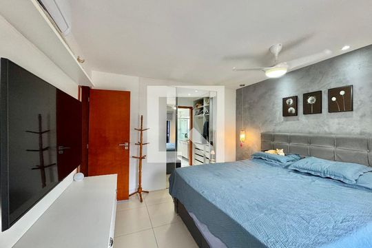 Suíte 1 (Master) de casa de condomínio para alugar com 3 quartos, 138m² em Vargem Grande, Rio de Janeiro