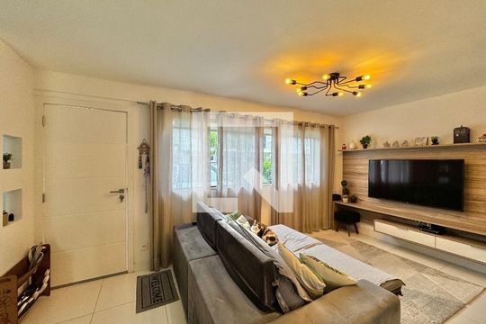 Sala de casa de condomínio para alugar com 3 quartos, 138m² em Vargem Grande, Rio de Janeiro
