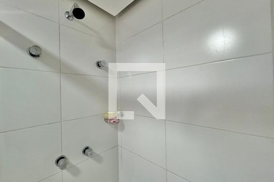 Suíte 2 - Banheiro de casa de condomínio para alugar com 3 quartos, 138m² em Vargem Grande, Rio de Janeiro