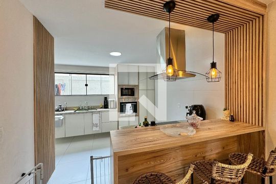 Cozinha e Área de Serviço de casa de condomínio para alugar com 3 quartos, 138m² em Vargem Grande, Rio de Janeiro