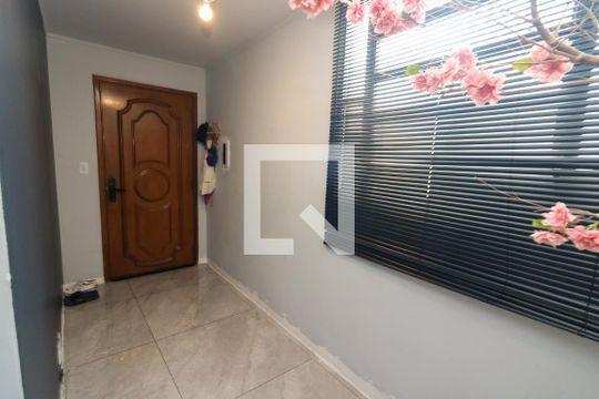 Hall de entrada de apartamento para alugar com 3 quartos, 135m² em Centro Histórico, Porto Alegre