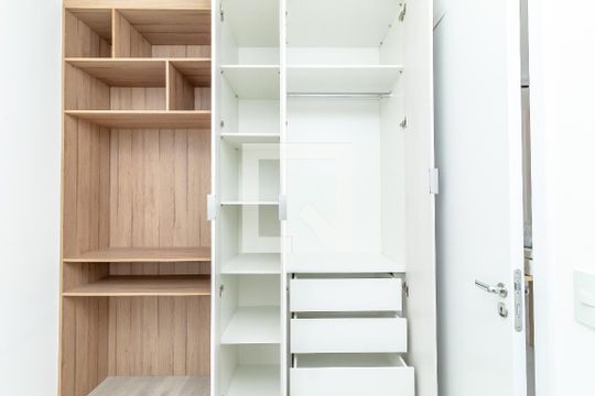 Quarto 2 de apartamento para alugar com 2 quartos, 39m² em Lapa de Baixo, São Paulo