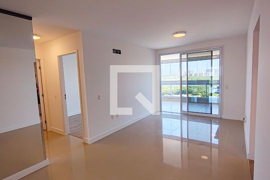 sala de apartamento para alugar com 2 quartos, 90m² em Barra da Tijuca, Rio de Janeiro