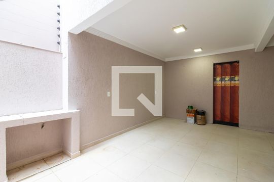 Quintal dos Fundos de casa para alugar com 3 quartos, 197m² em Jardim Franca, São Paulo