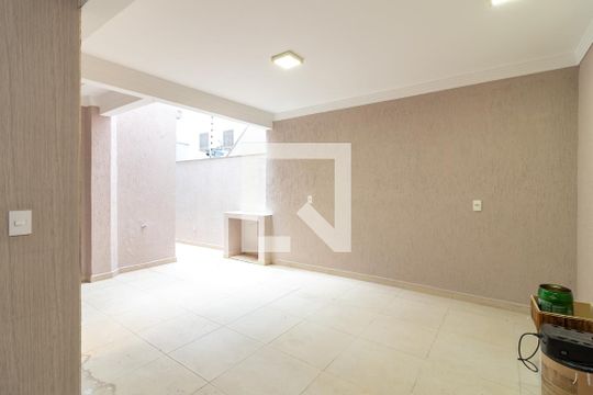 Quintal dos Fundos de casa para alugar com 3 quartos, 197m² em Jardim Franca, São Paulo