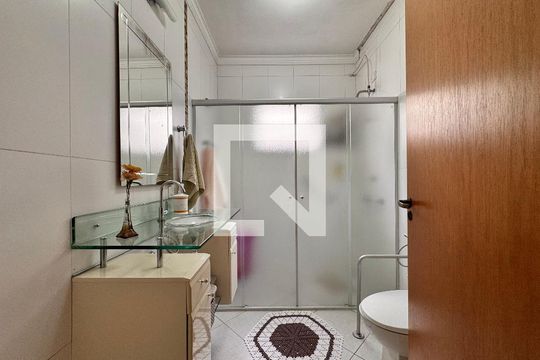 Banheiro de casa à venda com 3 quartos, 157m² em Vila Sao Pedro, Santo André