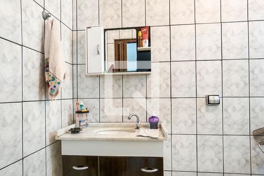 Banheiro social 01 de casa à venda com 4 quartos, 137m² em Vila Aricanduva, São Paulo