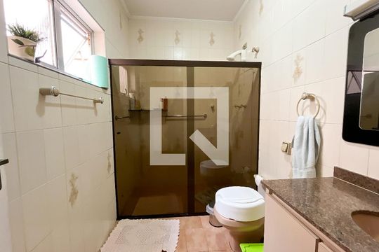 Banheiro de casa à venda com 3 quartos, 156m² em Jardim Monjolo, São Paulo