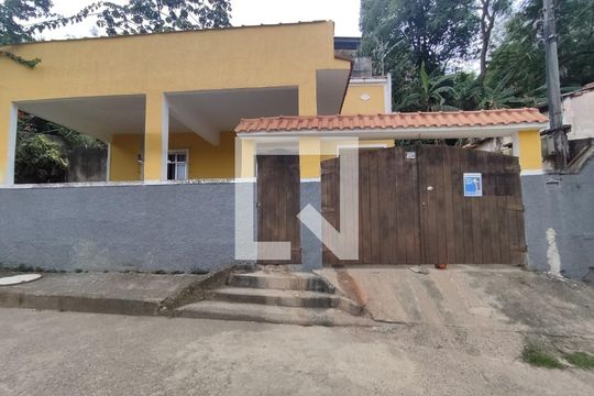 Fachada de casa para alugar com 2 quartos, 100m² em São Miguel, São Gonçalo