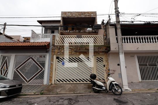Fachada de casa para alugar com 3 quartos, 127m² em Jardim Maringa, São Paulo