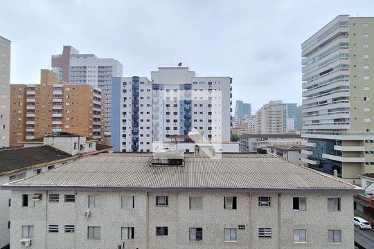 Vista da sala de apartamento para alugar com 2 quartos, 45m² em Canto do Forte, Praia Grande