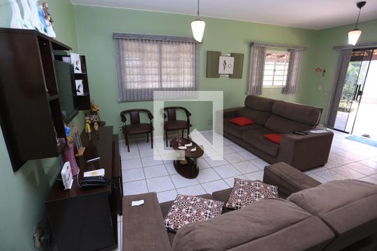 Casa à venda com 3 quartos, 245m² em Setor Habitacional Arniqueira (Águas Claras), Brasília