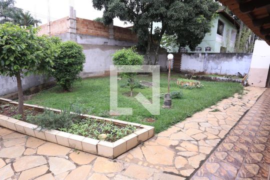 Área Externa de casa à venda com 3 quartos, 245m² em Setor Habitacional Arniqueira (Águas Claras), Brasília