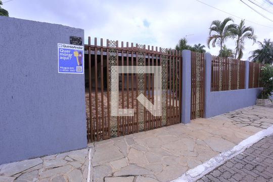 Fachada de casa à venda com 3 quartos, 245m² em Setor Habitacional Arniqueira (Águas Claras), Brasília