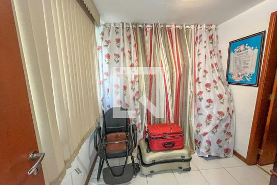 Quarto de Serviço de apartamento à venda com 4 quartos, 200m² em Jardim Guanabara, Rio de Janeiro