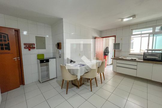 Cozinha de apartamento à venda com 4 quartos, 200m² em Jardim Guanabara, Rio de Janeiro