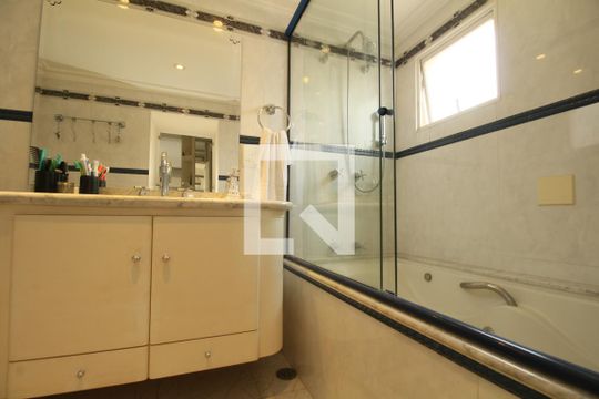Banheiro suíte  de apartamento à venda com 3 quartos, 142m² em Jardim Caboré, São Paulo