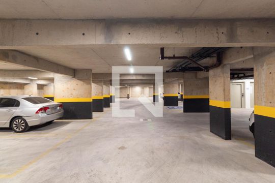 Garagem de apartamento para alugar com 2 quartos, 54m² em Burgo Paulista, São Paulo