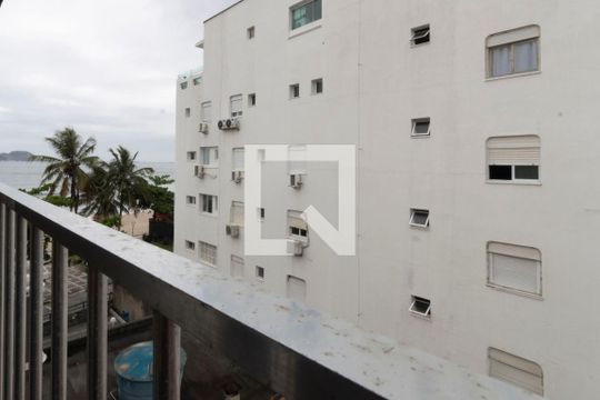 Vista Quarto 2 de apartamento para alugar com 1 quarto, 55m² em Jardim Las Palmas, Guarujá