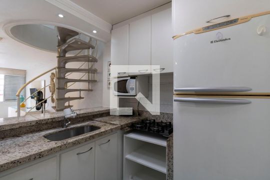 Cozinha e Área de Serviço de apartamento para alugar com 1 quarto, 55m² em Jardim Las Palmas, Guarujá
