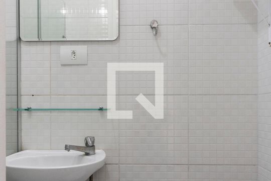 Banheiro da Suíte 1 de apartamento para alugar com 1 quarto, 55m² em Jardim Las Palmas, Guarujá