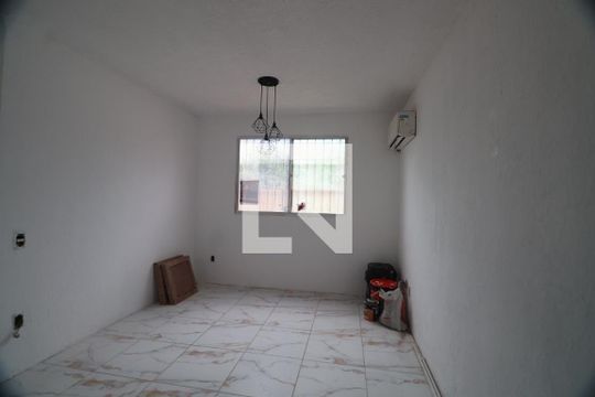 Apartamento à venda com 2 quartos, 42m² em Rio Branco, Canoas