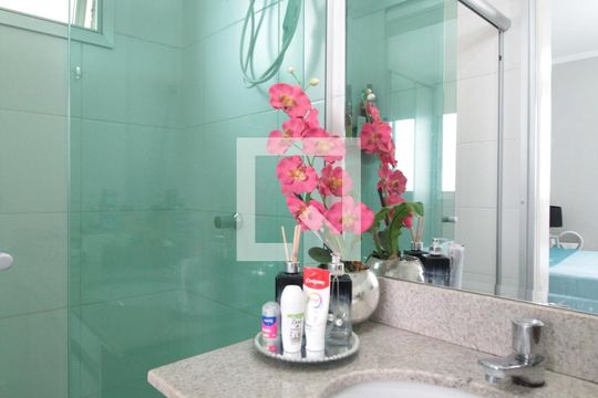 Banheiro da Suite de apartamento para alugar com 3 quartos, 75m² em Castelo, Belo Horizonte