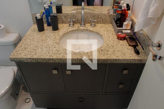 BANHEIRO de kitnet/studio à venda com 1 quarto, 47m² em Botafogo, Campinas