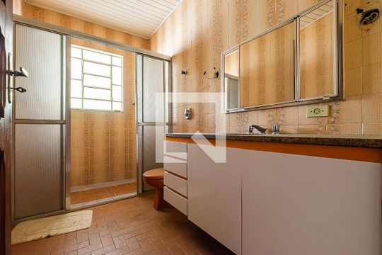 Banheiro de casa à venda com 3 quartos, 385m² em Vila Madalena, São Paulo