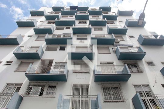 Fachada de kitnet/studio para alugar com 1 quarto, 30m² em Centro Histórico, Porto Alegre