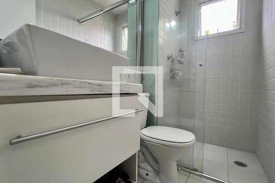 Banheiro de apartamento à venda com 1 quarto, 53m² em Pinheiros, São Paulo
