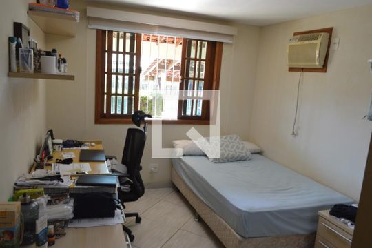 Quarto 1 de casa de condomínio à venda com 3 quartos, 360m² em Taquara, Rio de Janeiro