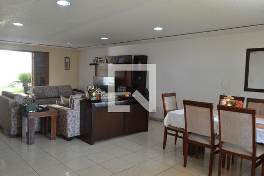 Sala de casa de condomínio à venda com 3 quartos, 360m² em Taquara, Rio de Janeiro