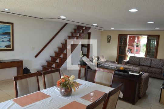 Sala de casa de condomínio à venda com 3 quartos, 360m² em Taquara, Rio de Janeiro