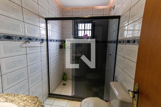 Banheiro da Suíte 3 de casa de condomínio à venda com 3 quartos, 236m² em Santa Rosa, Niterói