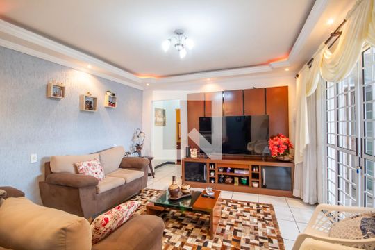 Casa para alugar com 3 quartos, 320m² em Helena Maria, Osasco