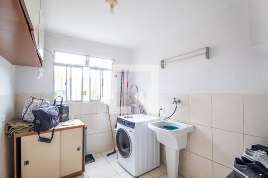 Área de Serviço de casa para alugar com 3 quartos, 320m² em Helena Maria, Osasco