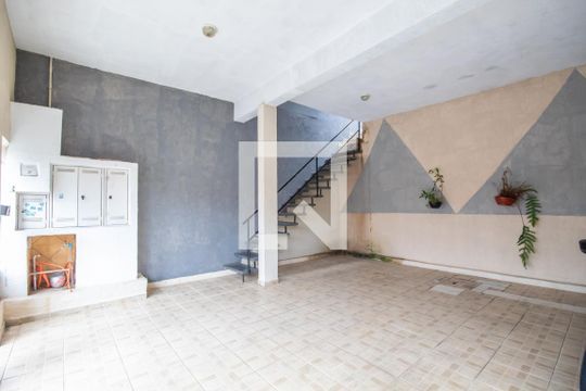 Garagem de casa para alugar com 3 quartos, 320m² em Helena Maria, Osasco