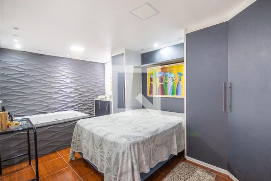 Suíte Master de casa para alugar com 3 quartos, 320m² em Helena Maria, Osasco