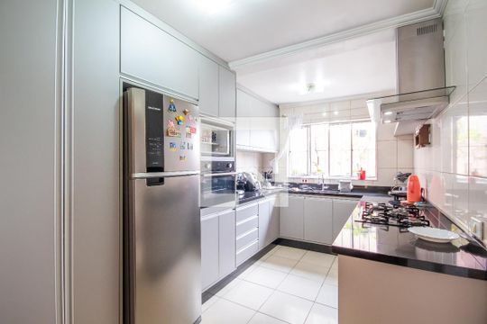 Cozinha de casa para alugar com 3 quartos, 320m² em Helena Maria, Osasco