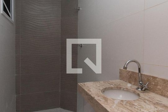 Banheiro de apartamento à venda com 1 quarto, 24m² em Parque Vitoria, São Paulo