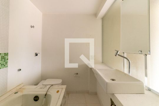 Banheiro de apartamento à venda com 1 quarto, 56m² em Itaim Bibi, São Paulo